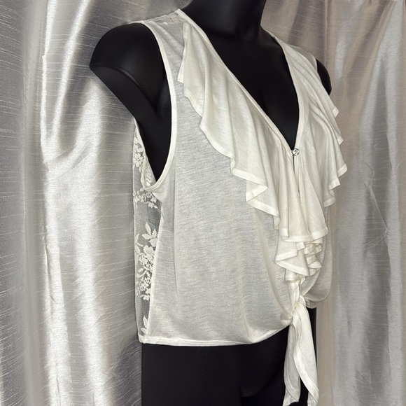 Iris Basic NWOT Cream Women’s 3X V Neck Sleeveless Netted Back Knot Ruffle Top - Picture 3 of 7